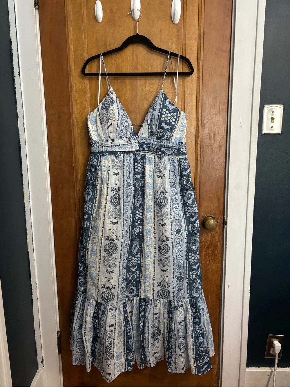 NWOT Abercrombie & Fitch Blue and White Paisley Maxi Dress